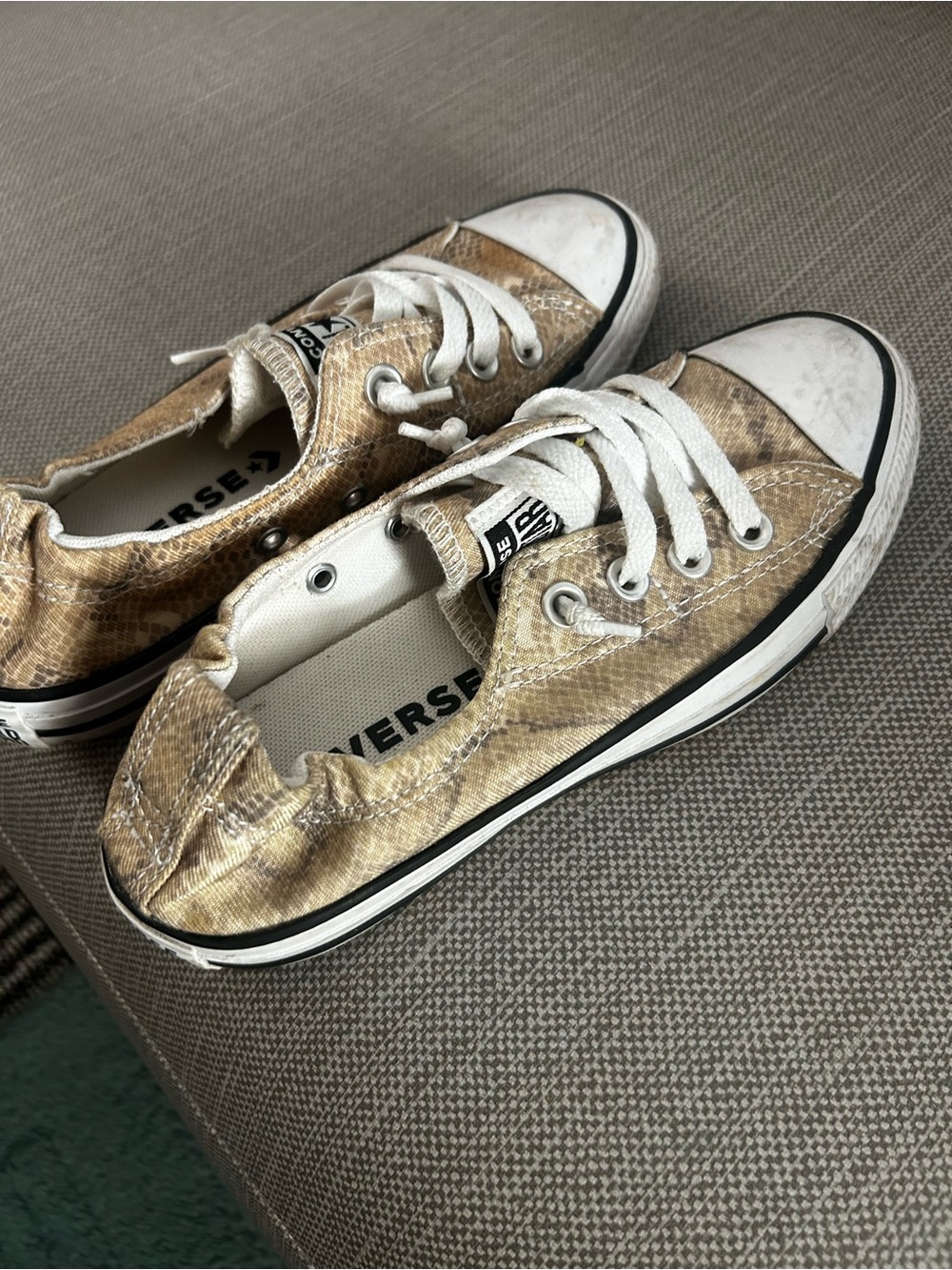 Converse Beige Low-Top Canvas Sneakers. Size 5.